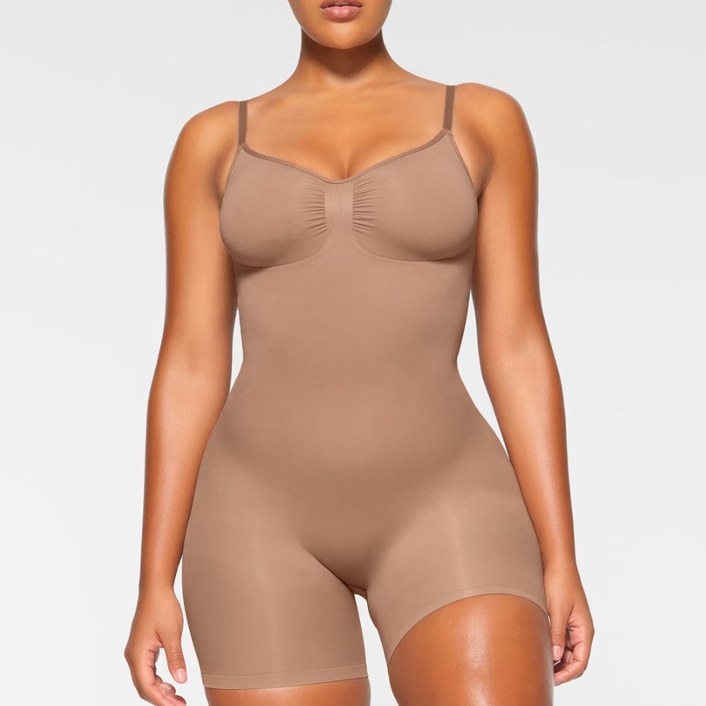 🌷SKIMS seamless sculpt mid thigh  Bodysuit with Adjustable Straps